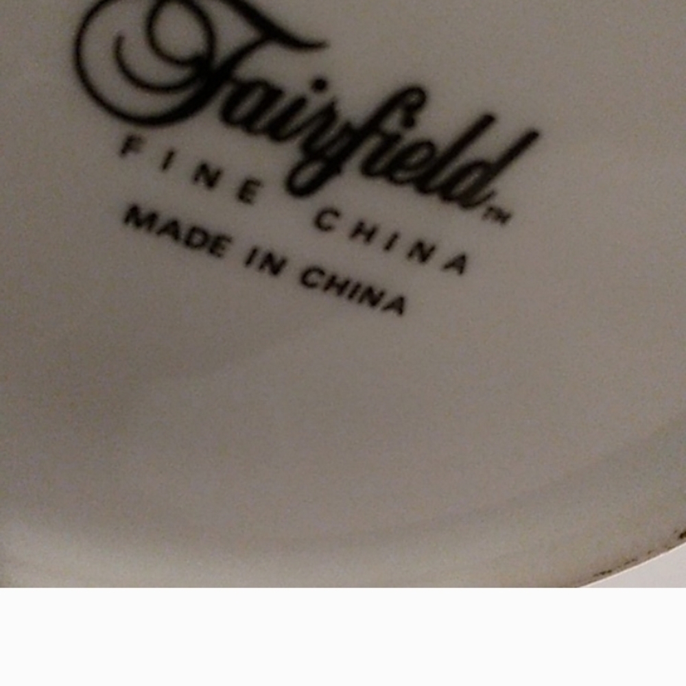 Elegant White and Gold Tea Set - Picture 5 of 8